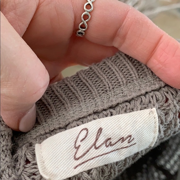 Elan taupe sweater with shoulder cut outs - Picture 8 of 9